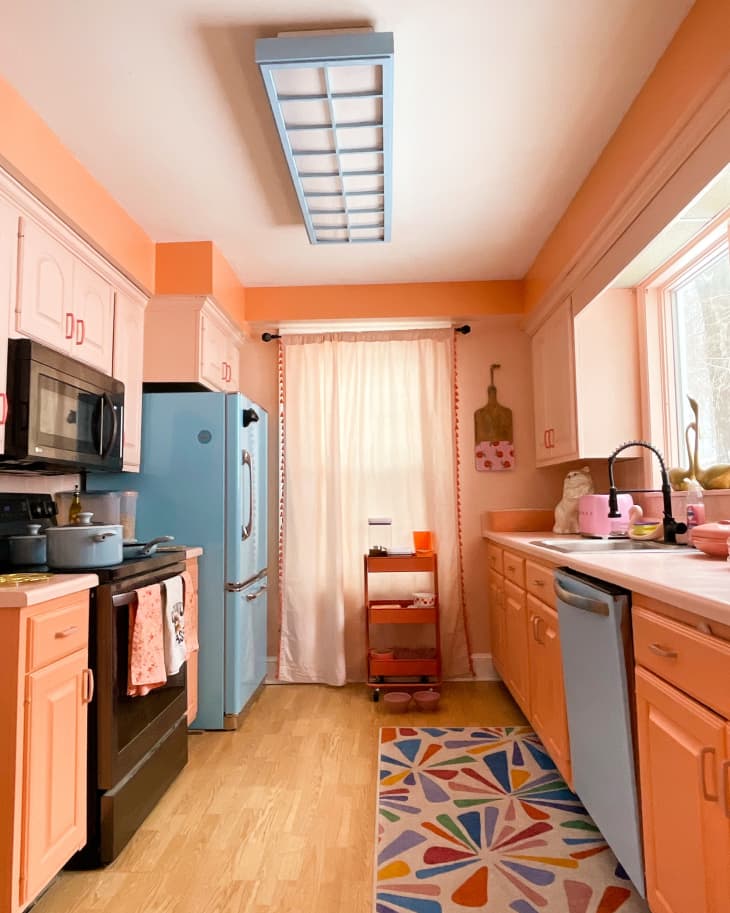 A Retro Animal-Shaped Table Completes This Colorful Kitchen | The